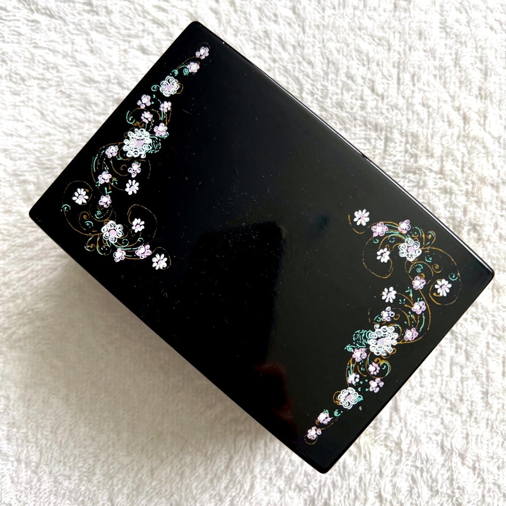 Pavlova Perfume 1980’s BLACK LAQUER BOX -made in Japan